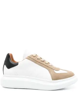 Alexander McQueen: Белые кроссовки 