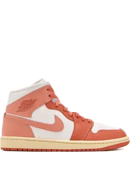 Nike: Оранжевые кроссовки  Air Jordan