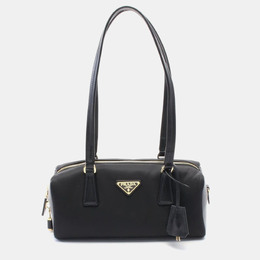 Prada: Чёрная сумка 