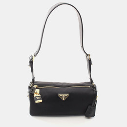 Prada: Чёрная сумка 