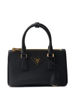Prada: Чёрная сумка 