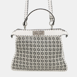 Fendi: Белая сумка  Peekaboo