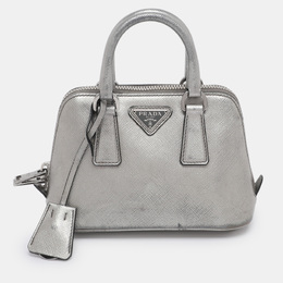 Prada: Серебристая сумка 