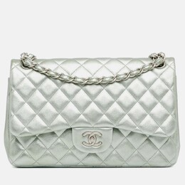 Chanel: Серебристая сумка 