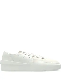 Lacoste: Белые кроссовки 