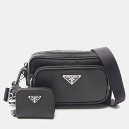 Prada: Чёрная сумка 