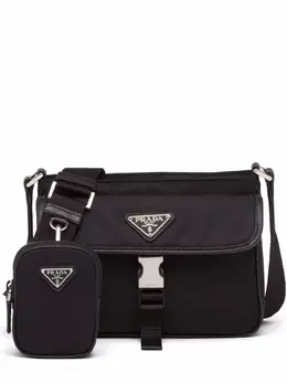 Prada: Чёрная сумка 