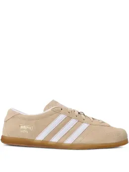 adidas: Бежевые кроссовки  Gazelle
