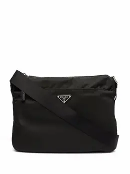 Prada: Чёрная сумка 