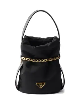 Prada: Чёрная сумка 