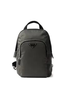 Prada: Зелёный рюкзак 