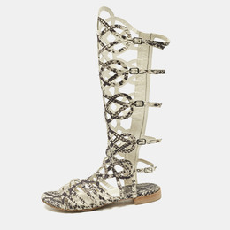 Stuart Weitzman: Бежевые сандалии 