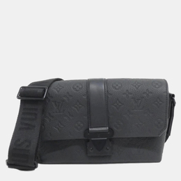 Louis Vuitton: Чёрный плащ 