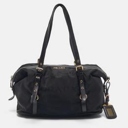 Prada: Чёрная сумка 