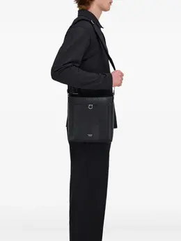 Ferragamo: Чёрная сумка 