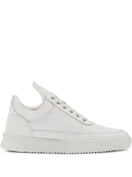 Filling Pieces: Белые кроссовки 