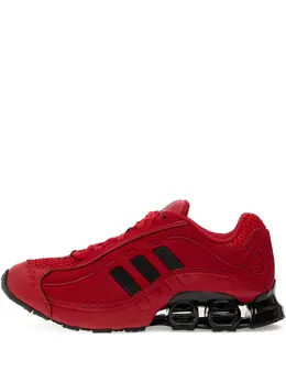 adidas: Красные кроссовки 