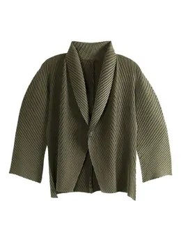 Issey Miyake: Куртка цвета хаки 
