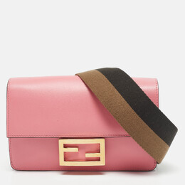 Fendi: Розовая сумка  Baguette