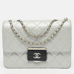 Chanel: Серебристая сумка 