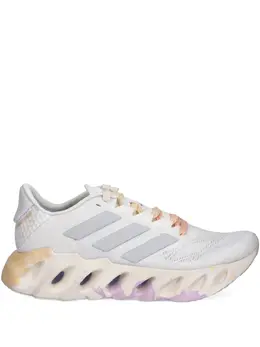 adidas: Белые кроссовки 