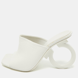 Salvatore Ferragamo: Белые сандалии 