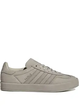 adidas: Бежевые кроссовки  Gazelle Indoor