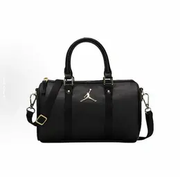 Jordan: Чёрная сумка 