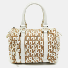 Fendi: Белая сумка  Forever
