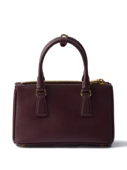 Prada: Бордовая сумка 