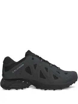 Salomon: Чёрные кроссовки 