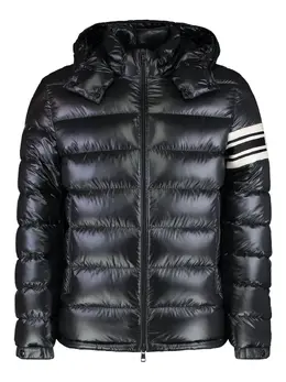 Moncler: Чёрная куртка 