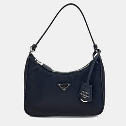 Prada: Чёрная сумка 