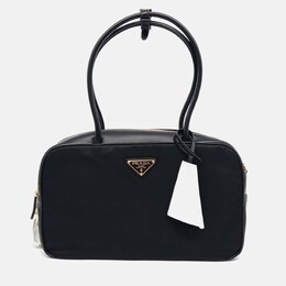 Prada: Чёрная сумка 