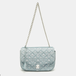 Louis Vuitton: Голубая сумка  Pochette