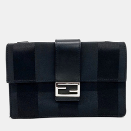 Fendi: Косметичка  Baguette