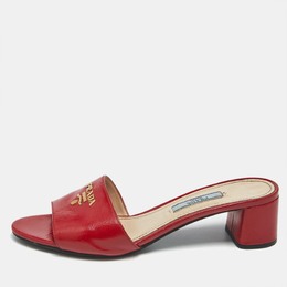 Prada: Красные сандалии 