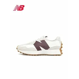 New Balance: Красные кроссовки  237