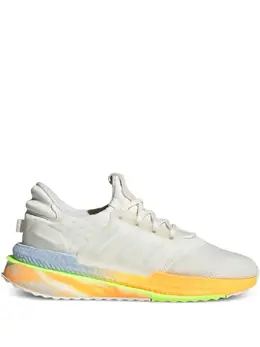 adidas: Белые кроссовки 