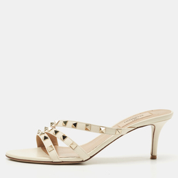 Valentino: Светлые сандалии  Rockstud