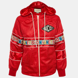 Gucci: Красная куртка 