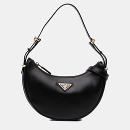 Prada: Чёрная сумка 
