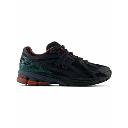 New Balance: Чёрные кроссовки  1906R