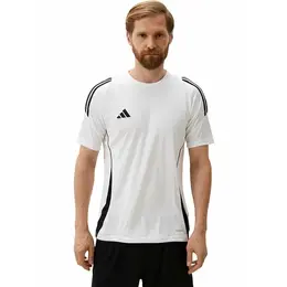adidas: Спортивная футболка  Tiro