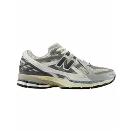 New Balance: Серые кроссовки 