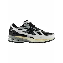 New Balance: Чёрные кроссовки 