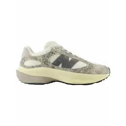 New Balance: Серые кроссовки 