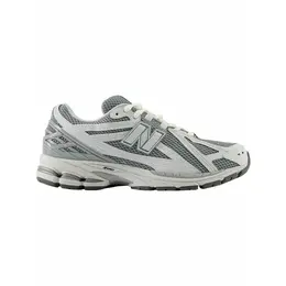 New Balance: Серые кроссовки 