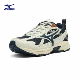 Mizuno: Яркие кроссовки 