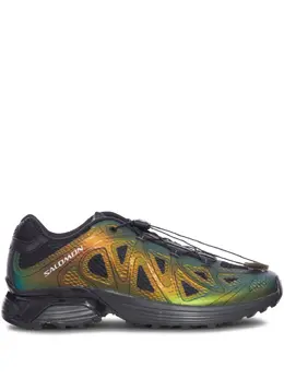 Salomon: Чёрные кроссовки 
